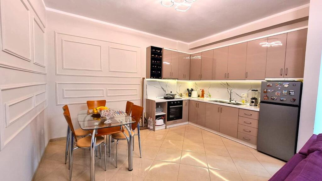 Apartament i bollshëm me një dhomë gjumi dhe tarracë në zonën e BULEVARDIT