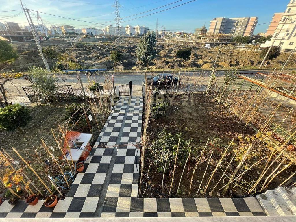 Shitet Vilë 2-Katëshe e Bashkëngjitur në Golem – 3 Dhoma Gjumi | 2 Tualete | Oborr Privat 🌴 150,000 €