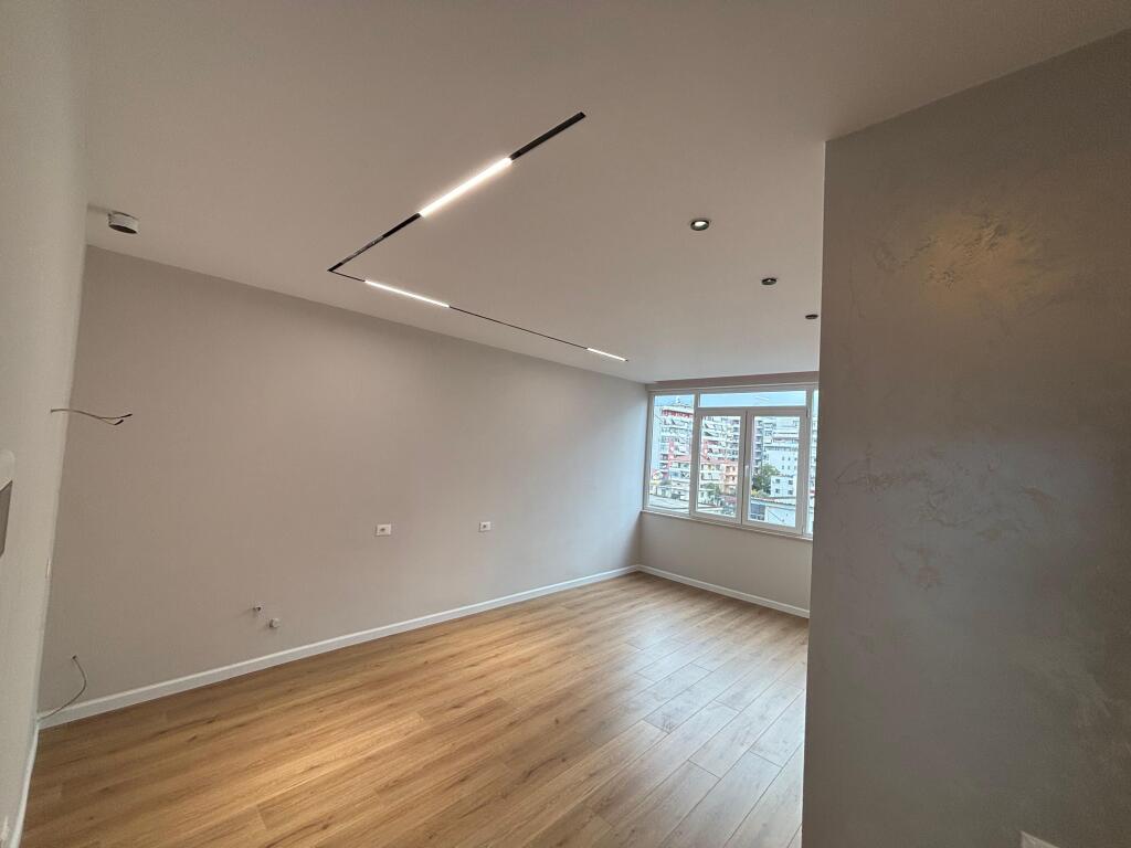 Vendesi Super 1+1 in Astir in vendita