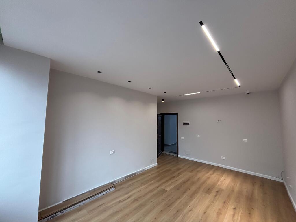 Vendesi Super 1+1 in Astir in vendita