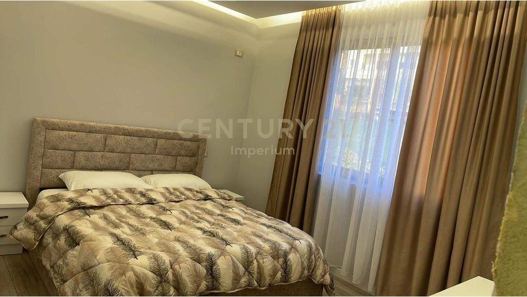 Shitet Vilë 2-Katëshe e Bashkëngjitur në Golem – 3 Dhoma Gjumi | 2 Tualete | Oborr Privat 🌴 150,000 €