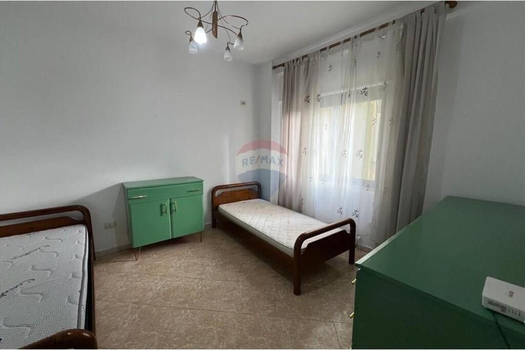 Apartament - Për Qira - Kompleksi Dinamo, Tiranë