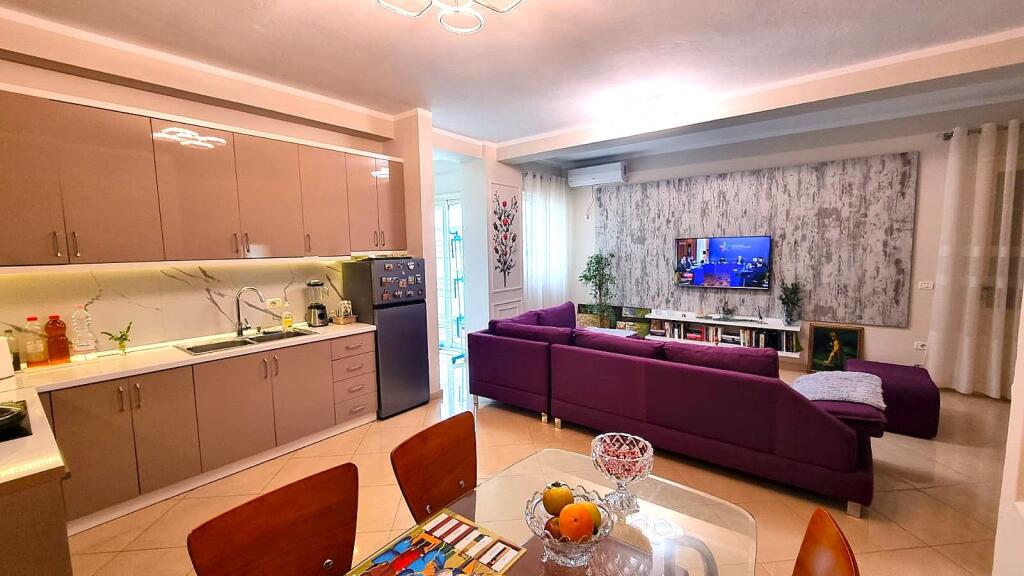 Apartament i bollshëm me një dhomë gjumi dhe tarracë në zonën e BULEVARDIT