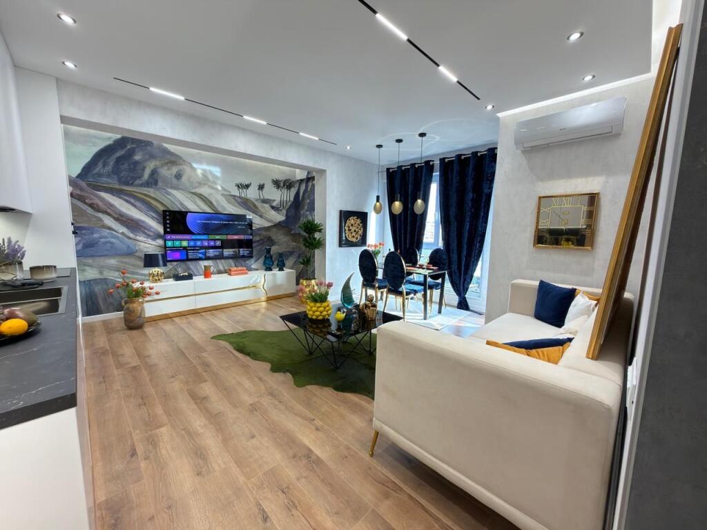 Shitet Apartament 2+1 Tek 21 dhjetori