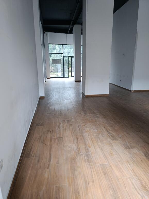 Commercial space for rent 1500€/month near Jolla complex 139m2