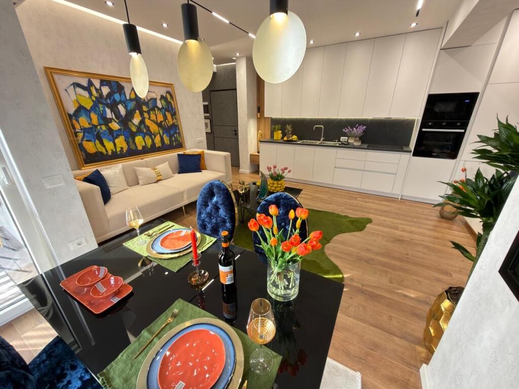 Shitet Apartment 2+1 Tek 21 dhjetori