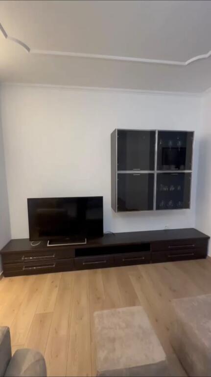 1+1,i mobiluar luks te bulevardi zogu i pare,750 euro