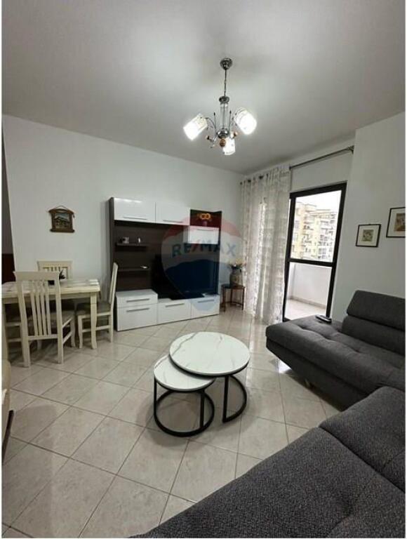 APARTAMENT 2+1 ME QIRA ASTIR PRANE BAR BOHEM !