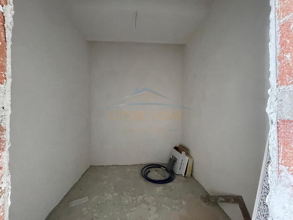 Shitet apartament 3+1+2+post parkimi Platinum Residence Bulevardi i Ri