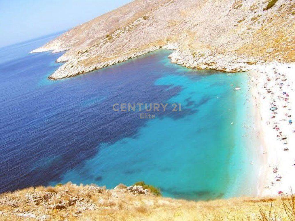 SHITET TOKE ME SIP 7600M2, NE LLAMAN, HIMARE 1,950,000 €