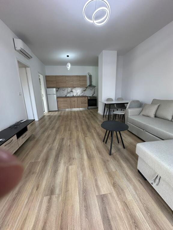 Apartament me qera 1+1