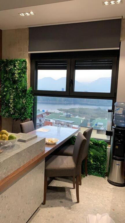 Jepet me Qira Penthouse 4+1+3+garazhd Liqeni i thate