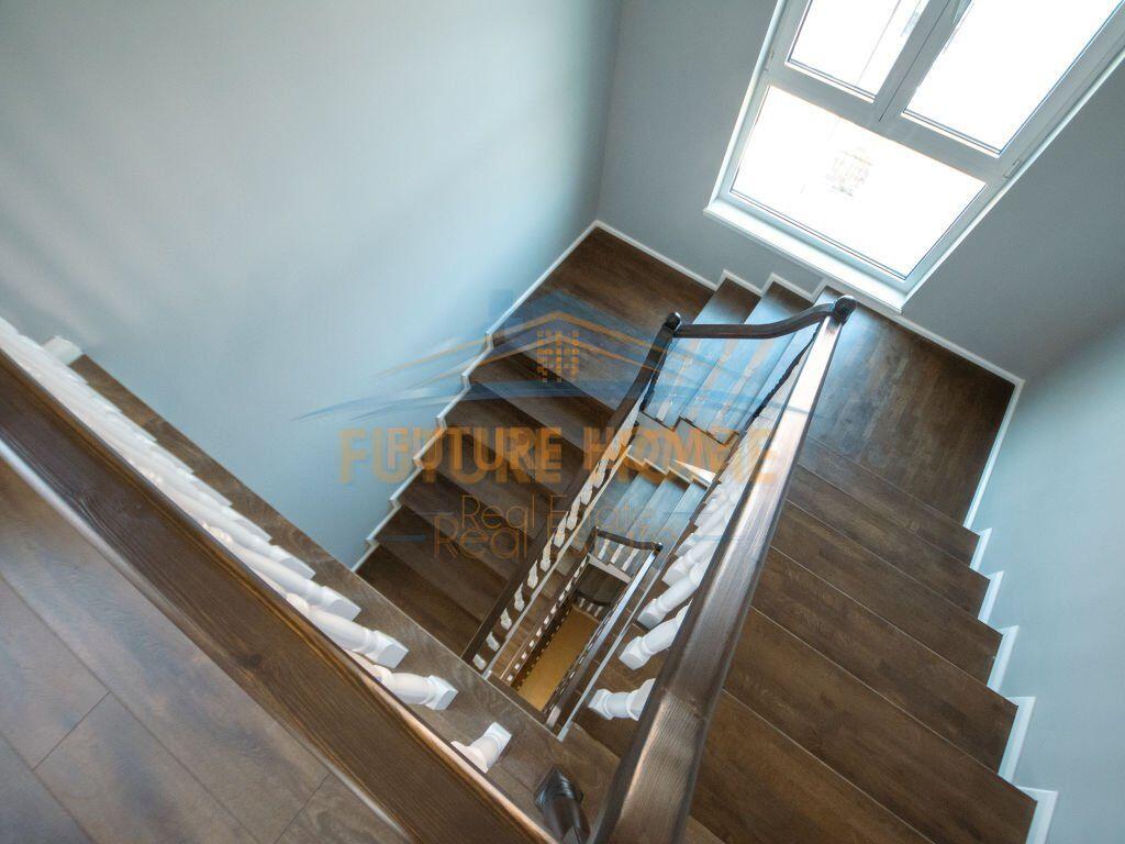 Qera, Vile me Pishine, Akacia Hills, Mjull-Bathore