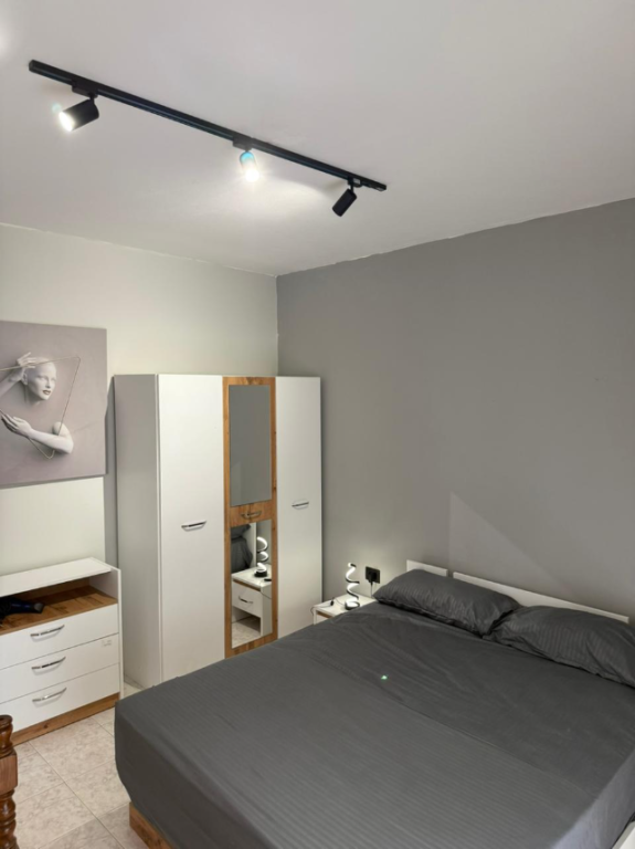 Jepet me qera ne plazh 350 vije e dyte