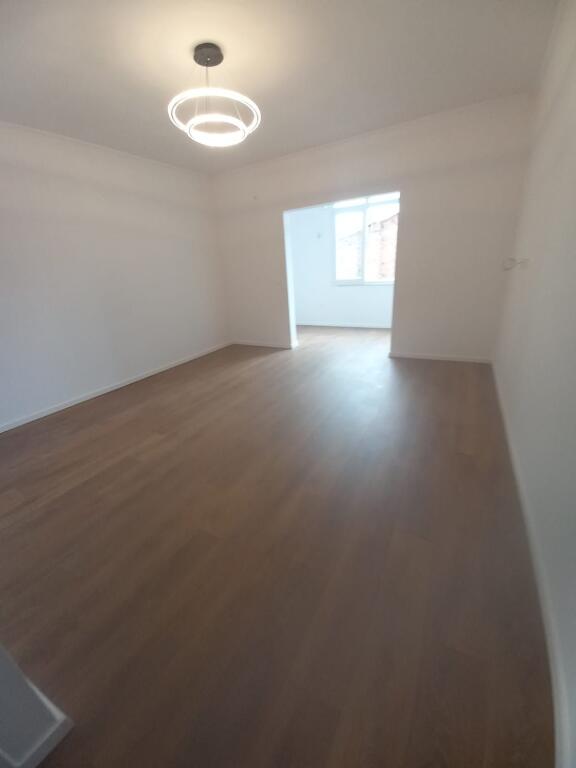 Shitet apartament 1+1 tek Myslym Shyri prane Someg!