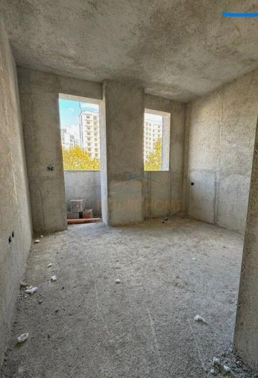 Shitet Apartament 2+1+2, Fusha e Aviacionit – përballë shkollës “Dhora Leka”, Tiranë