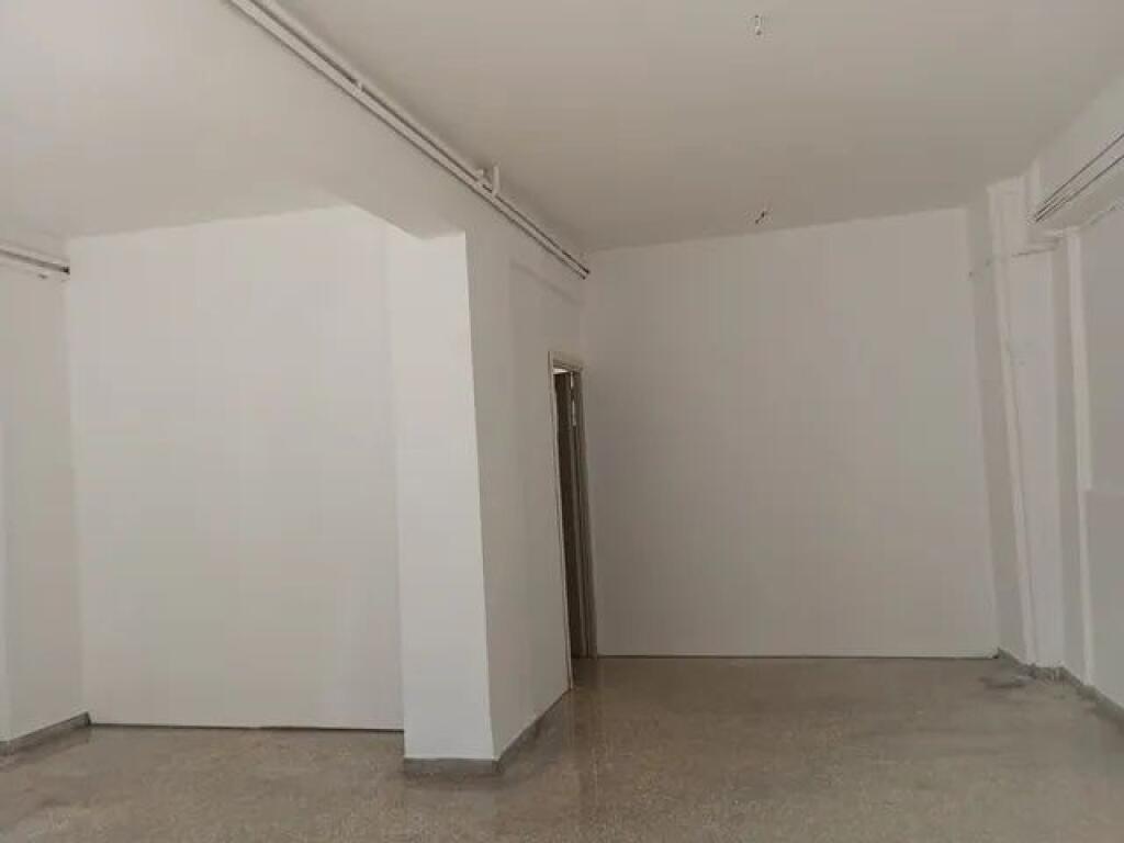 Dyqan Me Qera Tek Bulevardi Bajram Curri (ID BD21761)