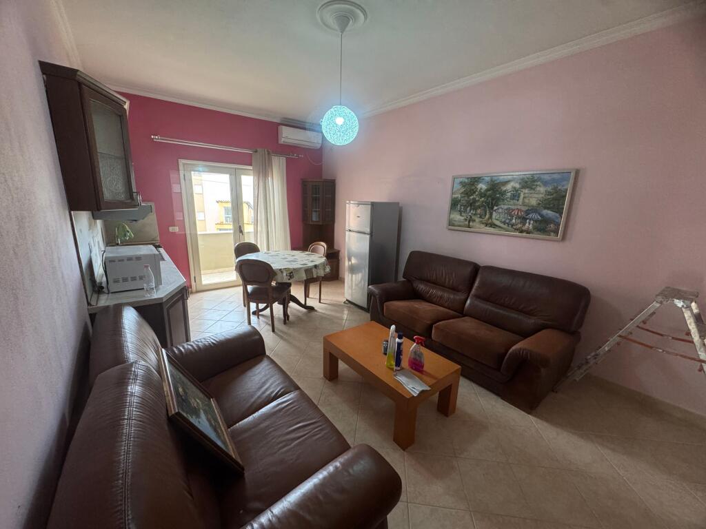 Apartament 1+1 me qira në Selitë, pranë Universitetit “Barleti” –  