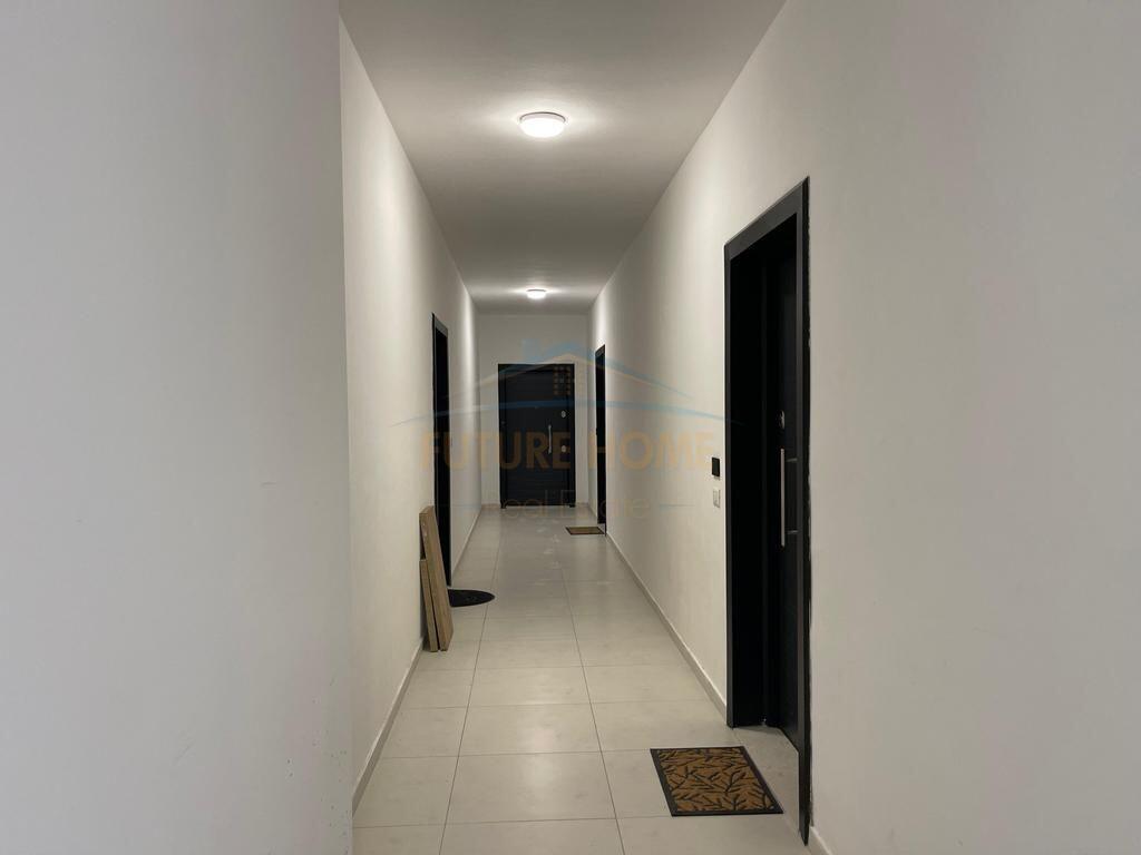 Shitet apartament 3+1+2+post parkimi Platinum Residence Bulevardi i Ri
