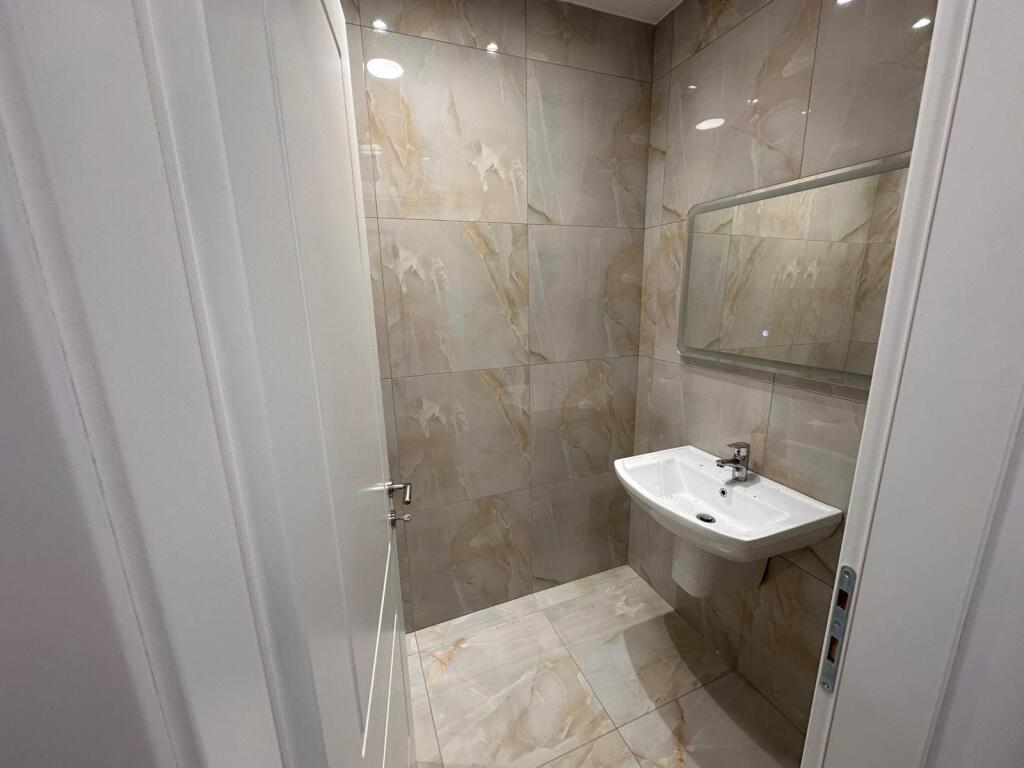 Jepet apartament  me qira  2+1 + post parking  Rruga e kosovarv Lake View,Rezidenc  Kati 2  Cmimi 1400 euro