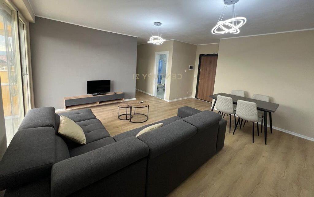 Jepet apartament 2+1+2+ post parkimi tek pallatet e Tom Doshit Shkoze.