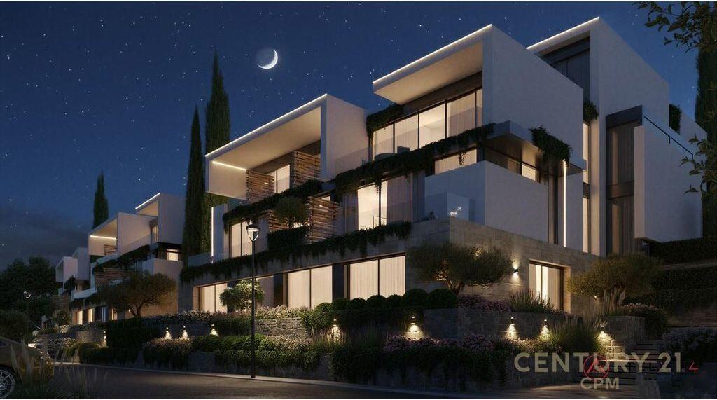 WE SELL SUPER APARTMENT 2+1+2 + YARD IN THE RESIDENCE "CRYSTAL LAKE", BY THE LAKE OF FARKË! 272,720 €