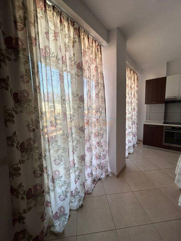 Affitto, Appartamento 2+1+2, Vicino alla Pediatria, Tirana