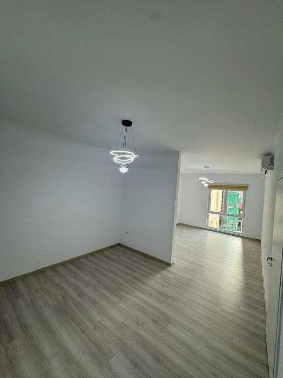 Jepet apartament me qera 2+1+2+🅿 (per biznes) tek Zogu i Zi  1000€/muaj!