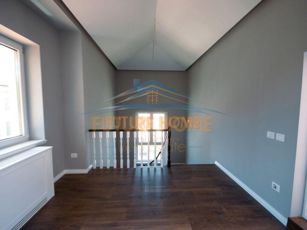 Qera, Vile me Pishine, Akacia Hills, Mjull-Bathore