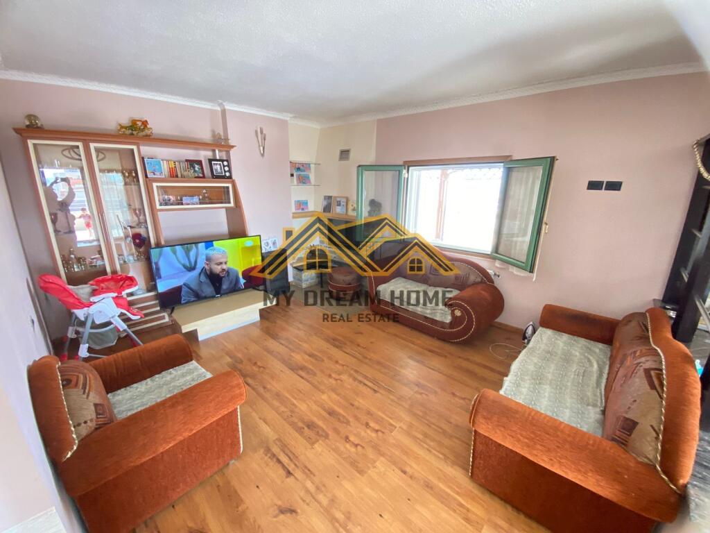 SHITET PAPAFINGO PRAN KAZAZIT NE DURRES!