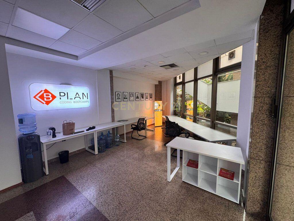 AMBIENT KOMERCIAL KATI 0 PER QERA TEK SHESHI WILSON !!!