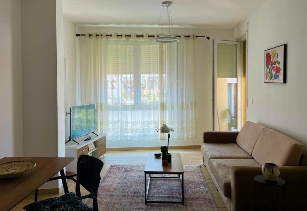 Apartament 1+1 me Qira tek Ish Tregu Elektrik.