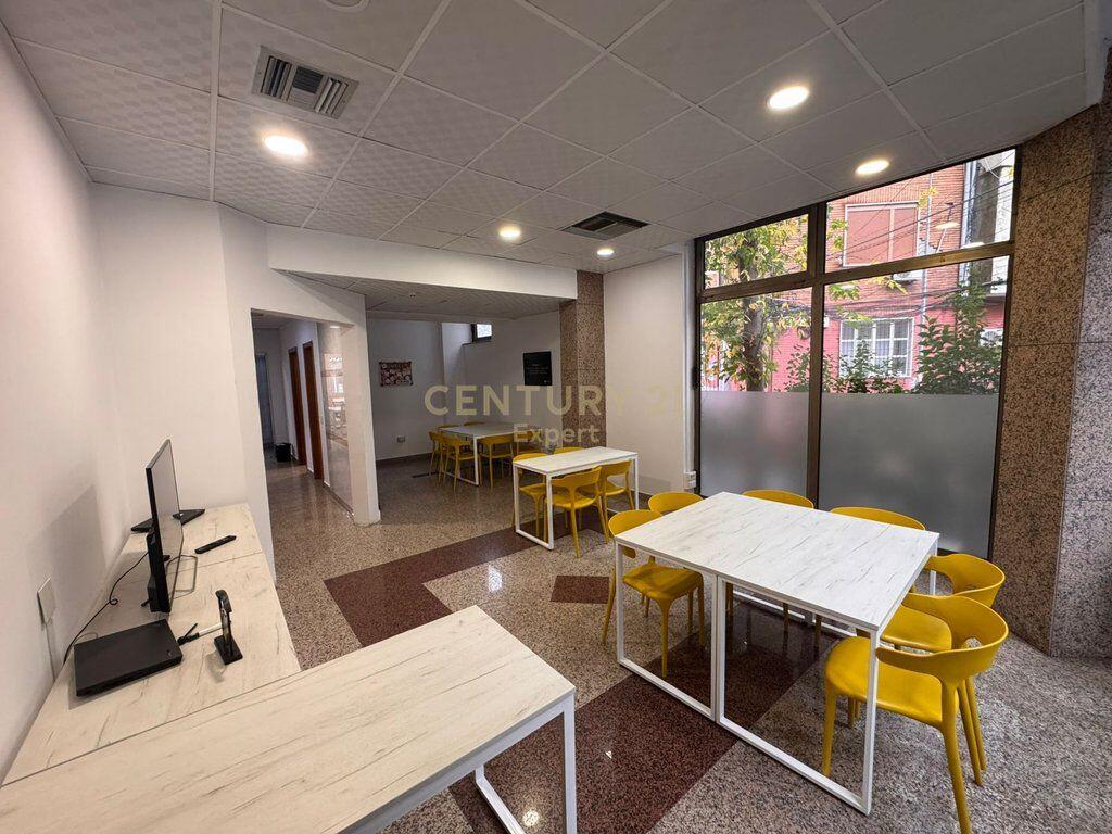 AMBIENT KOMERCIAL KATI 0 PER QERA TEK SHESHI WILSON !!!