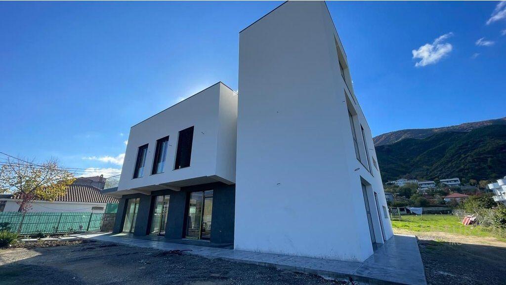 Service unit + land for rent in Berzhitë, beside the main road Tirana–Elbasan (km 15) near Palma Noves!