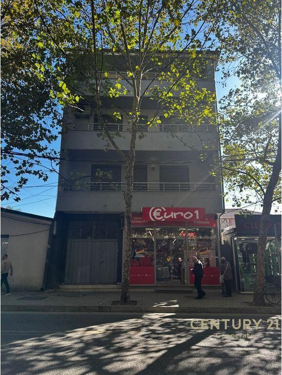 WE SELL A 4-STORY COMMERCIAL BUILDING IN THE CENTER OF XHAMLLIK 1,360,000 €