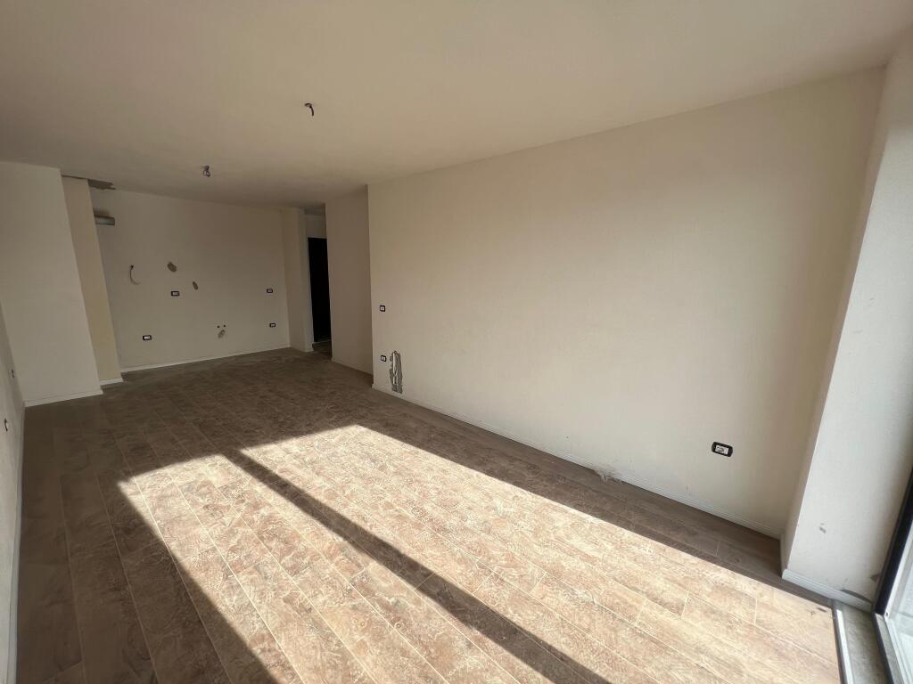 Shitet Apartament 2+1+2 Turdiu