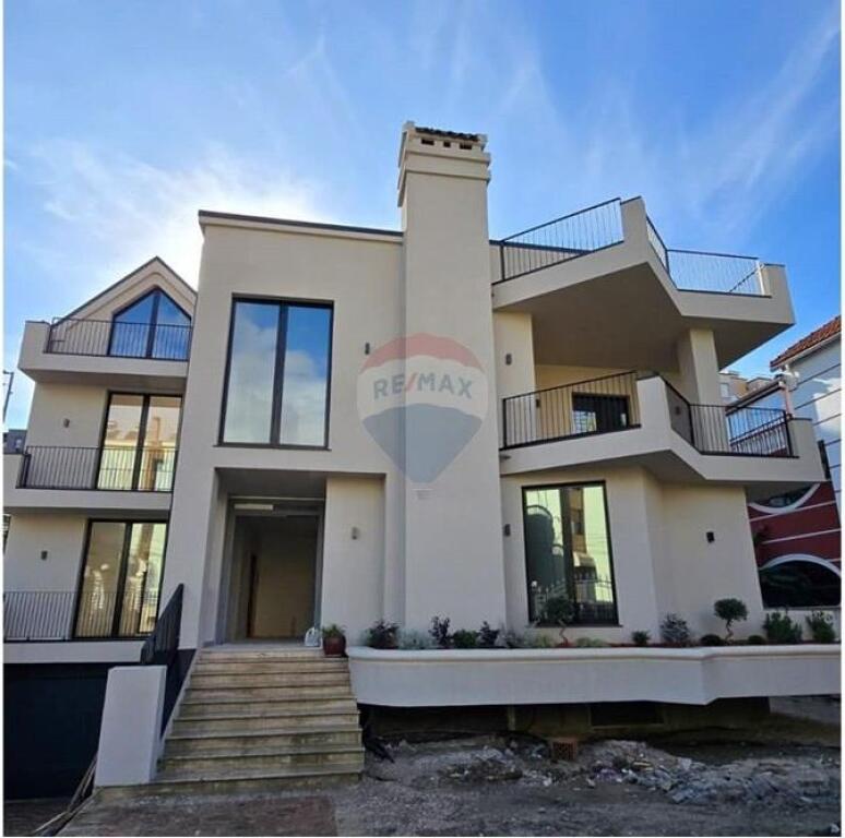 3-storey villa for rent Olympic Complex !