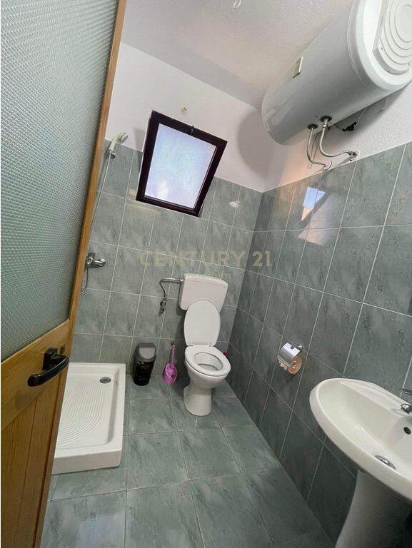 Shitet Vilë 2-Katëshe e Bashkëngjitur në Golem – 3 Dhoma Gjumi | 2 Tualete | Oborr Privat 🌴 150,000 €