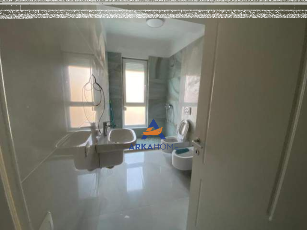 APARTAMENT ME QERA 3+1 "5 MAJ ,QENDRA CONCORD" 65.000 LEKE
