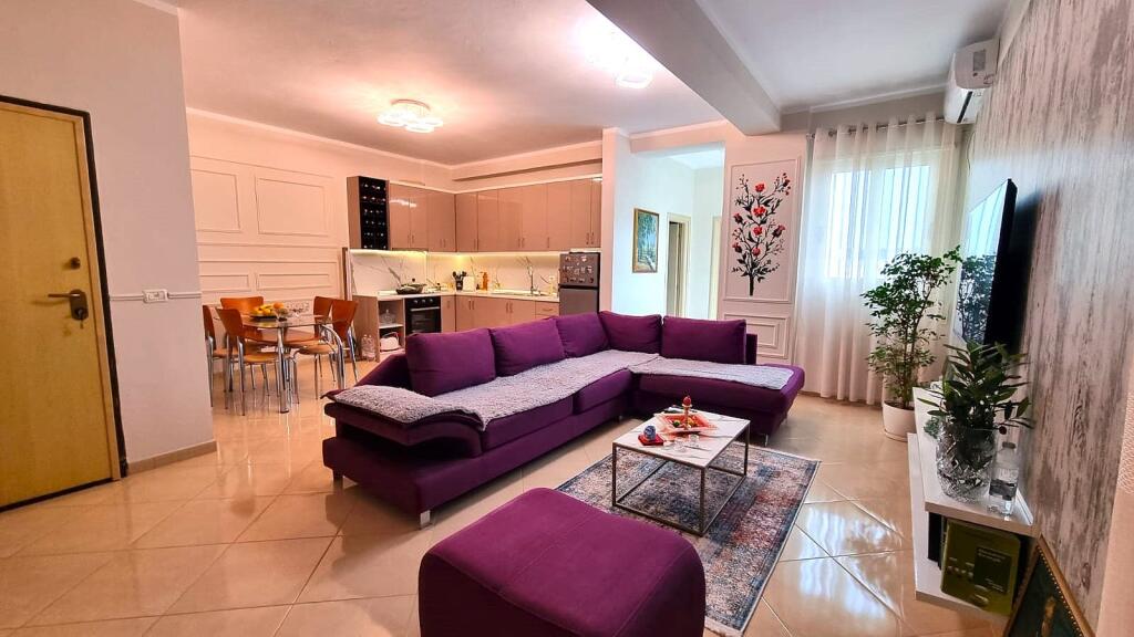 Apartament i bollshëm me një dhomë gjumi dhe tarracë në zonën e BULEVARDIT