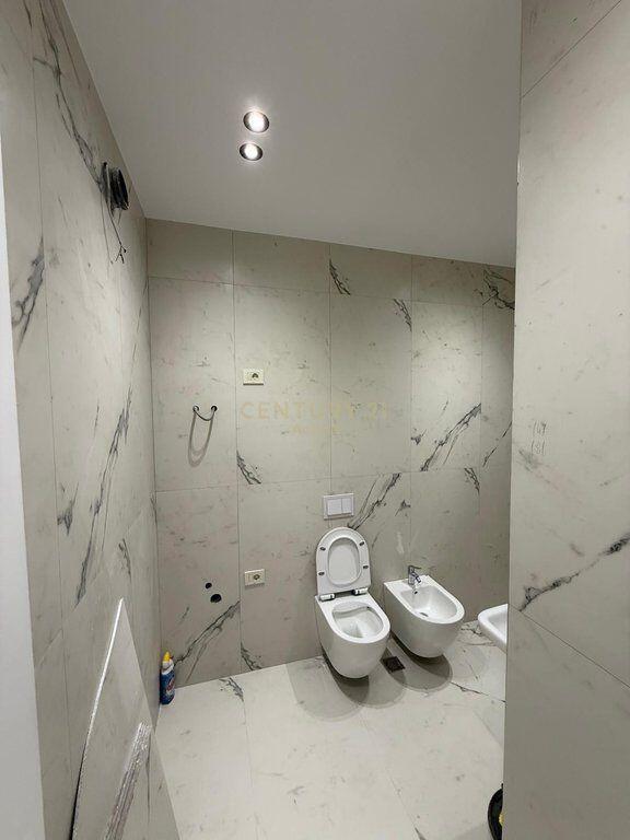 ZYRE PER QIRA ,RESIDENCA MINE PEZA!