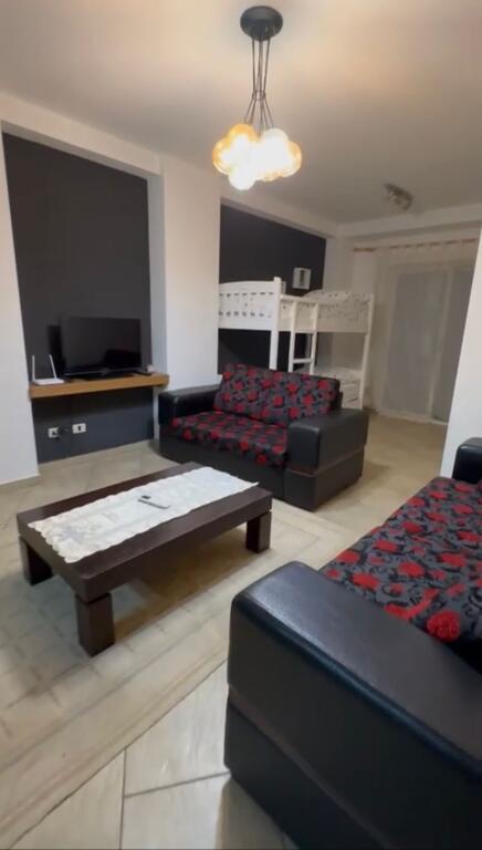 Jepet me Qira Apartament 2+1 tek Rruga Fortuzi ne Qendër Te Tiranes