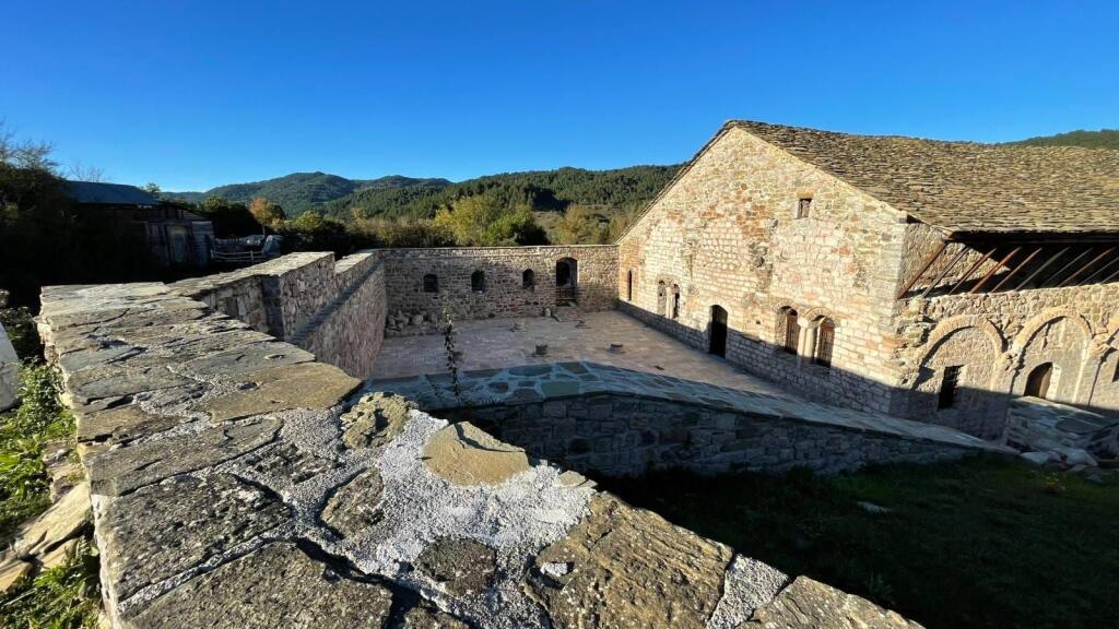 HOTEL IN VOSKOPOJE IN VENDITA!