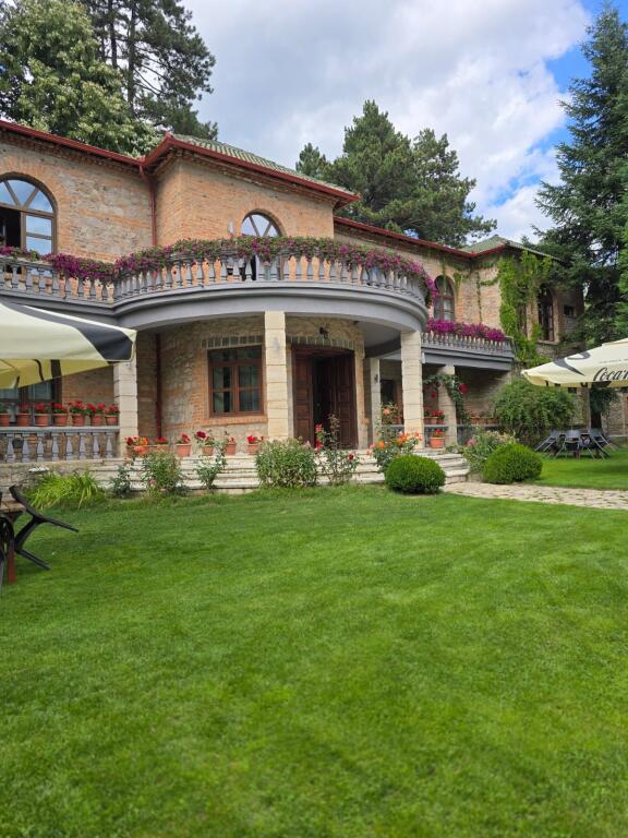 HOTEL IN VOSKOPOJE IN VENDITA!