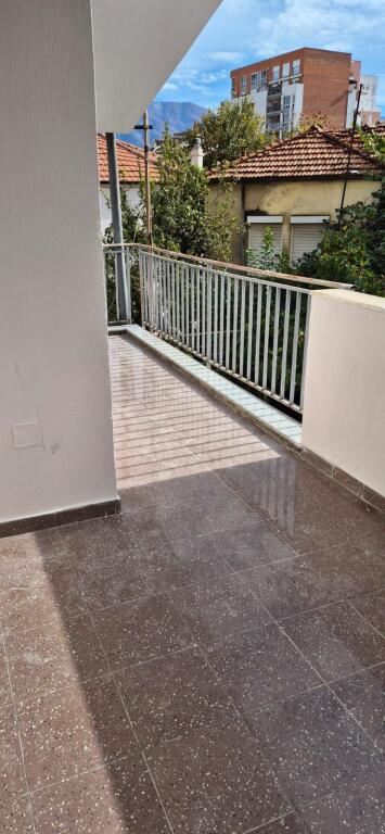 Two-storey villa for rent, Rruga e Dibres