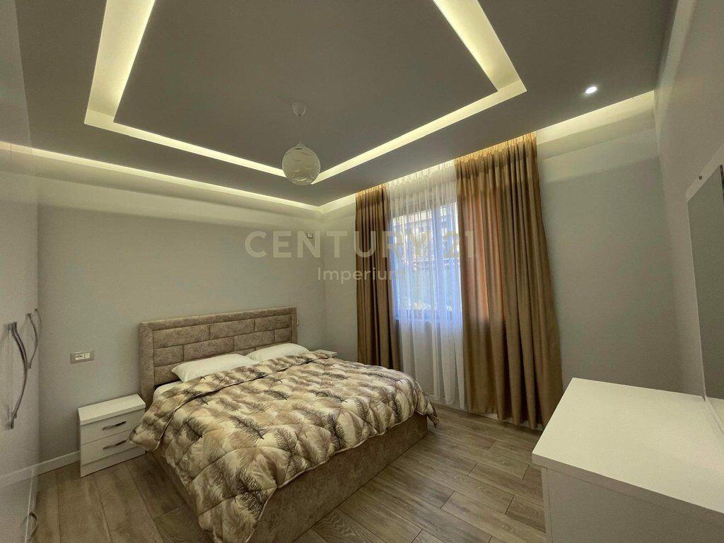 Shitet Vilë 2-Katëshe e Bashkëngjitur në Golem – 3 Dhoma Gjumi | 2 Tualete | Oborr Privat 🌴 150,000 €