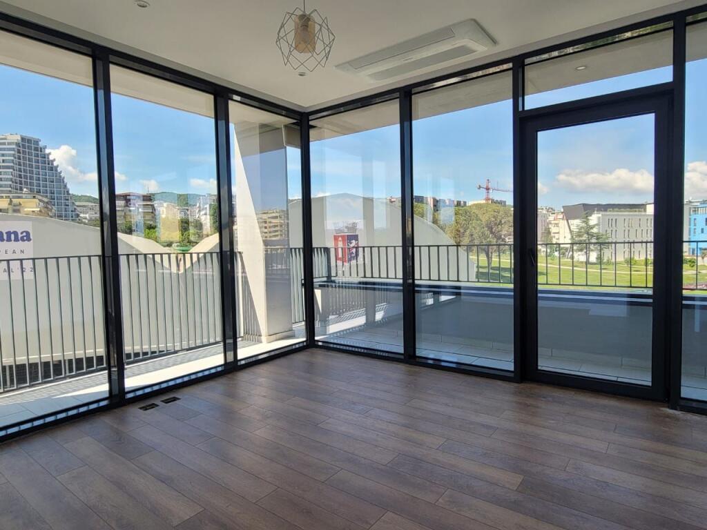 AMBIENT BIZNESI PER ZYRE ME QIRA TE LAKE VIEW REZIDENCE