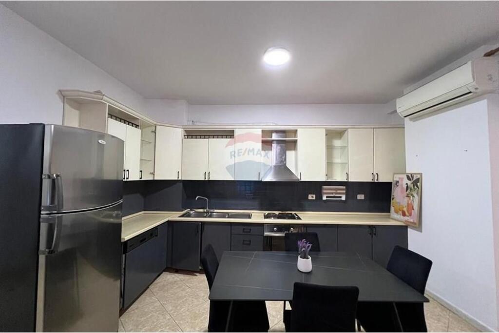 Apartament - Për Qira - Kompleksi Dinamo, Tiranë
