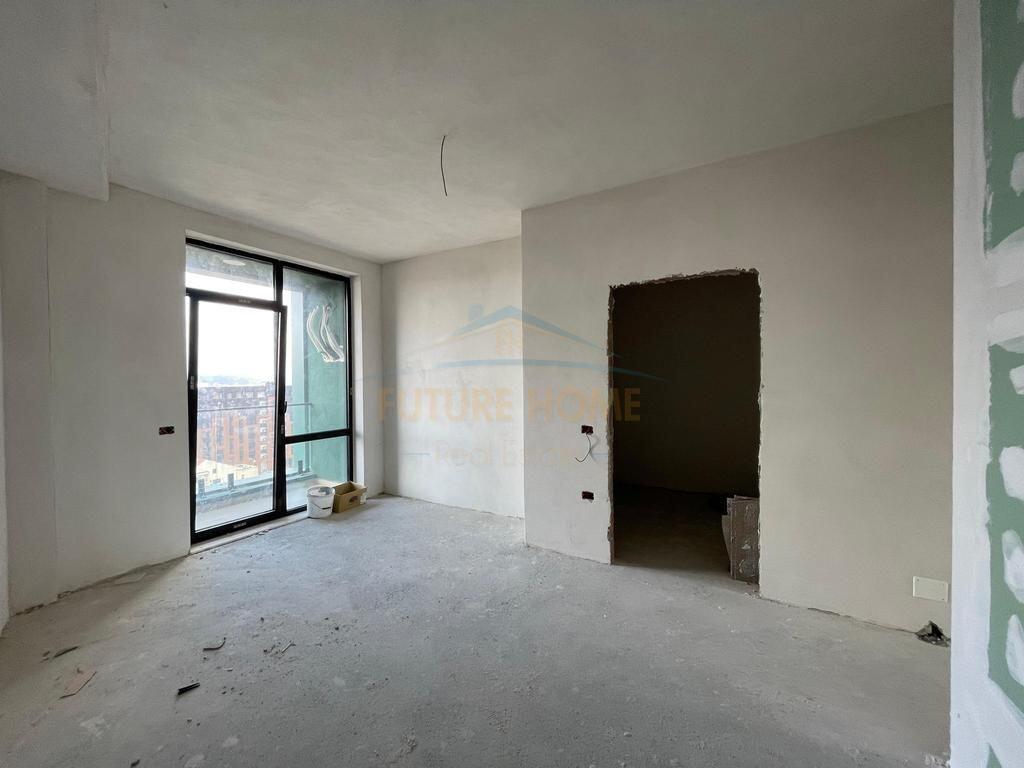 Shitet apartament 3+1+2+post parkimi Platinum Residence Bulevardi i Ri