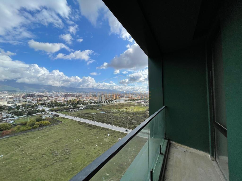 Shitet apartament 3+1+2+post parkimi Platinum Residence Bulevardi i Ri